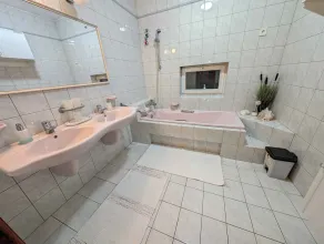 Holiday apartment with garden pavilion and barbecue - Image 2