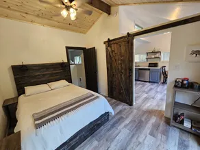 Canyon Falls Cabin. A cozy riverfront cabin located on Canyon Creek - Image 3