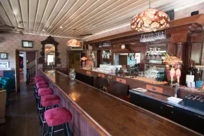 Lej det hele historiske Avery Hotel Sierra Getaway og spillested - Image 3