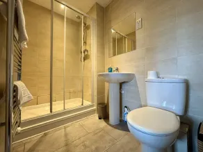 Taplow Stunning Four Bedroom Townhouse - Image 4