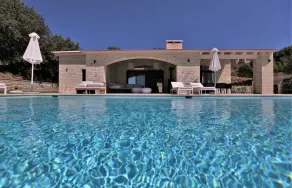 nouvelle villa  pierre naturelle avec grande piscine et superbes vues sur la mer - Image 3