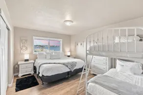 Waterviews, Gameroom, close to DT, & Ferries! - Image 4