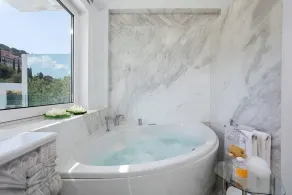 Luxury private villa with pool and sea view - Image 3