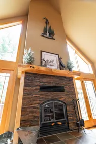 LAKEFRONT FAMILY RETREAT ON THE EASTERN SIDE OF CASTLE ROCK LAKE - PET FRIENDLY - Image 5