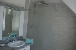 Spatieux Casa com Jardim Vedada, - Image 4