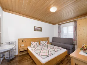 Spacious apartment with a balcony - Image 4