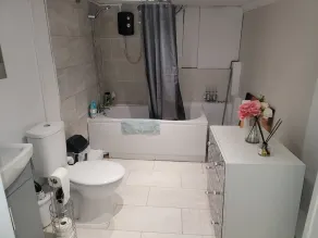 Hidden Treasure-Netflix and Wi-Fi-Basement flat - Image 3