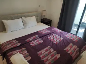Deluxe 1 Bedroom Apartment - Embassy Gardens - Image 2