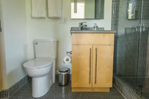 Brilliant Southside Home on 2 Acre Park + Pet Friendly - Image 4