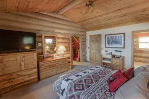 Eagle's Landing- Beach Front Log Home  - RARE FIND on Beautiful Woman Lake! - Image 5