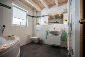 Situated villa with all the comforts, right next to a small lake - Lakeside - Image 4