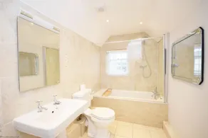 St Pancras - Chichester  -  a town house that sleeps 6 guests  in 3 bedrooms - Image 4