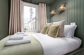 Modern City Centre Penthouse - Image 5