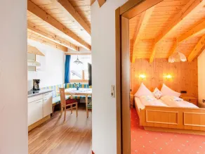 Comfortable apartment in Längenfeld with ski storage - Image 5