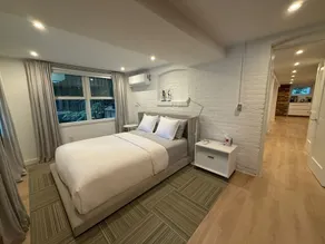 Renovated Designer Garden Suite - Private Patio - Image 5