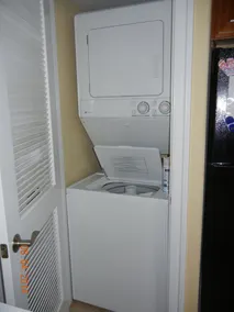 Updated, quiet rear unit, close to all attractions. - Image 2
