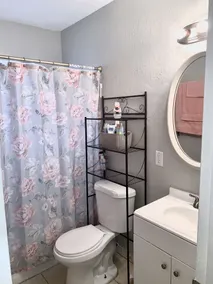 HIDDEN GEM! 5BR/3B family-friendly and laundry - Image 3