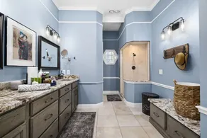 Spacious oasis in the city. Gainesville. Great backyard. 4 Bedrooms 3 baths. - Image 2