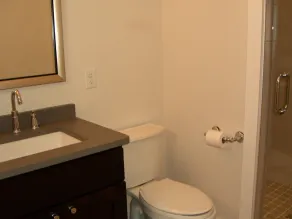 Hjem lige i byen med privat pool - 10 sovepladser - Image 3