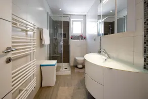 Beachfront Luxury Apartment , salty water heated pool - Image 2