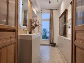 Elegant 300m² Townhouse w/ Spacious Garden, Modern Amenities, Close to Nature & Attractions - Image 3