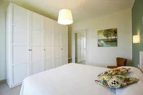 Cozy 3-room apartment with beautiful garden and fantastic view of the lake - Image 5