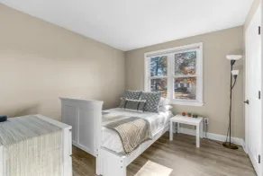 Cozy Spacious Home Walk to the Beach and 1 Mile to Downtown Hyannis - Image 4