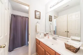 Cozy Home near Houston Medical Center, NRG Stadium and Galleria - Image 5