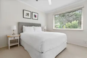 Fabulous holiday house close to the beaches  (sleeps 10) - Image 5