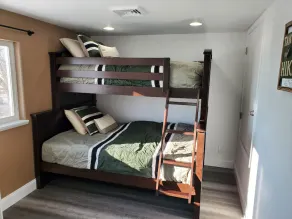 A cozy getaway with lakefront access. - Image 3