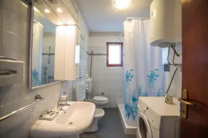 Air-conditioned flat with jacuzzi, sun loungers, Wi-Fi - Image 3