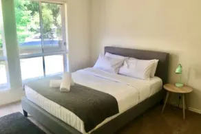Spacious townhouse located in the CBD! - Image 5