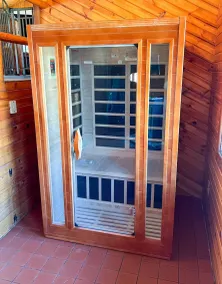 Rustic Charm: Pewaukee Lake Cabin, Sauna & Hot Tub - Image 3