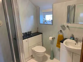 2-Bedroom Cottage with 2 Ensuites - Sleeps 6 Wifi - Image 3