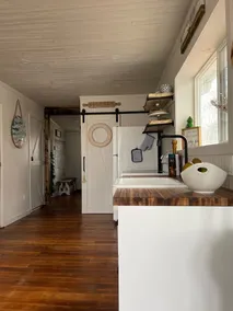 Perfectly Imperfect 2BR 5★ Lakeview Cottage/Iconic Pier - Image 3