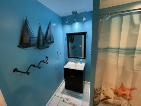 4 Beds, Pizza Oven, Hot Tub, Mini- Golf, Lake View, Bowling, Projector & More! - Image 3