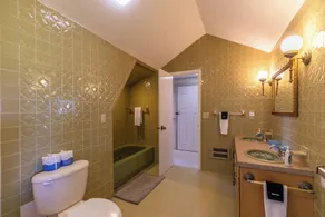 Endless Vistas 4BR with stunning views and close proximity to town - Image 4