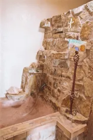 Beautiful 4 STAR property less than 5 min. from Sandy Beach. Brick pizza oven. - Image 3