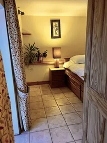 Semi Detached Cottage Sleeps up to 4 guests in 2 bedrooms - Image 4