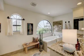 Historic Villa🚶1 min from Lake Hefner🏊 Hot Tub 🎱Pool Table🐶Friendly🎣Fishing - Image 2