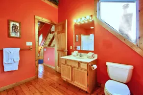 Bliss- Beautiful Mountain Views, Pool Table, Hot Tub, Free attraction tickets daily - Image 5