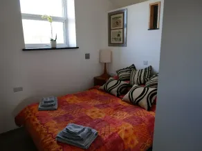 Beautifully converted dream retreat for 2 - hot tub, glorious views of Snowdon! - Image 2