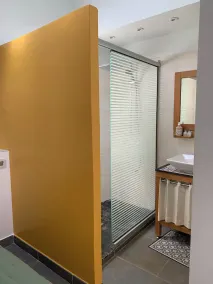 Cottage, perto de Aix en Provence, com terraço ensolarado e fonte ao ar livre - Image 2
