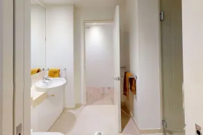 Stunning Waterfront Apartment in 5-star Complex - Image 3