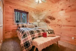 LodgeLife Springbrook - Unwind in Nature Lux Log Cabin in the Heart of Adventure - Image 5