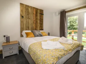 STALL 1- THE STABLES, family friendly, with a garden in Summercourt - Image 5