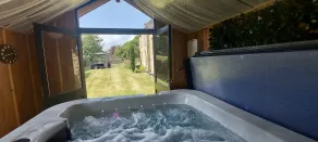 Ivy Cottage, 3 bedrooms with hot tub+games room - Image 3