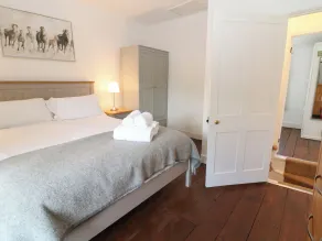 RED FAWN COTTAGE, pet friendly, character holiday cottage in Blockley - Image 5