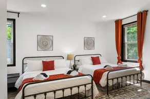 Cozy 2BR,1BA Retreat for 6 with Free Parking in Philly - Image 3