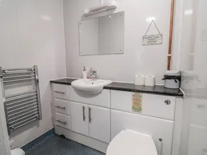 ACORNS, pet friendly, character holiday cottage in Holywell - Image 4